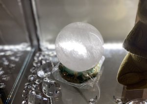 水晶　丸玉　家具店ライノ