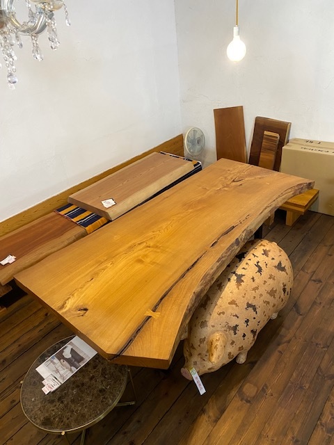 ケヤキ　無垢 一枚板　家具店ライノ