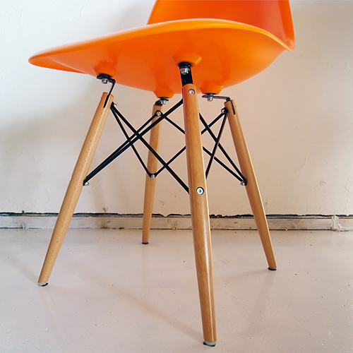 画像: イームズ サイドシェルチェア　（Eames Shell Side Chair）　オレンジ